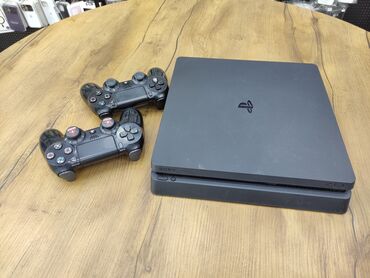 horizon ps4: Playstation 4 slim 500GB 2 eded orjinal joystick. Icersinde 4-5dene