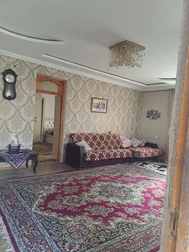 gəncə ipoteka: Ev sevinç qesebesinde 4sotda 23cu kucede yerleşir. 3otaq bir zal