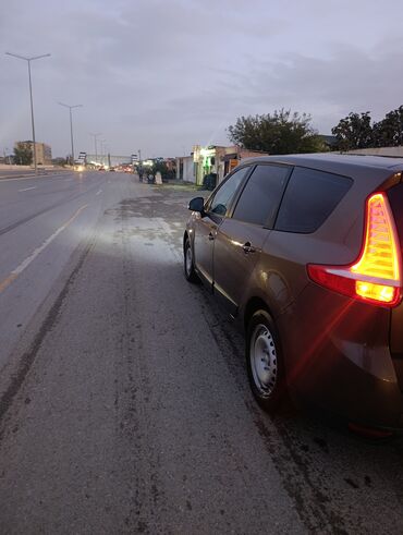 Renault: Renault Scenic: 1.5 l | 2010 il 385000 km Van/Minivan — 5