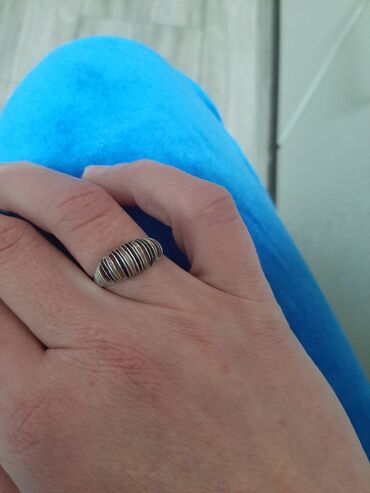 Ostalo: Srebrni prsten finoce 925 precnik prstena unutra je 18.milimetara