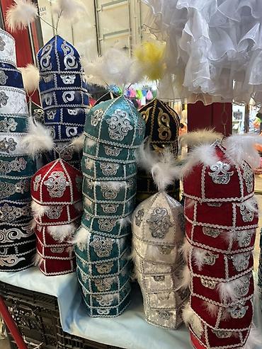 узбекский головной убор: Традиционные казахские головные уборы «Сәукеле» и «Тақия»/«Бөрік» для — 1