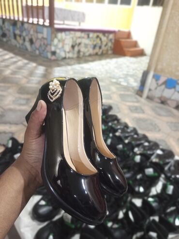 Women's Sneakers and athletic shoes: Женские обувь ниже оптовый цены 300 сом