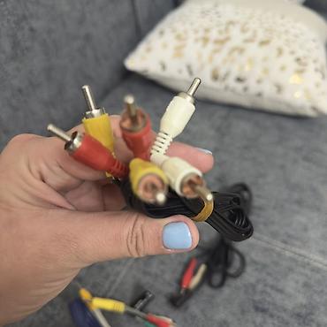 Audio və video kabellər: RCA və AV kabel dəsti Məzmun: - Çoxsaylı RCA (kompozit video və stereo — 9