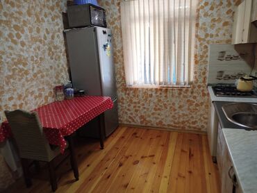 Həyət evləri və villaların satışı: 4 otaqlı, 2 kv. m, Kredit yoxdur, Orta təmir — 3