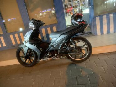 скутер купить бу: Sport üslublu şəhər skuter/moped - Korpus: iki rəngli (ağ və qara)