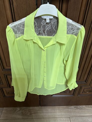 Köynək və bluzalar: 10 azn . Razmer S/M — 14