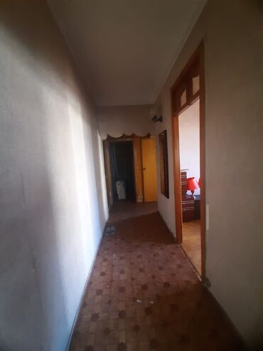 Otaqların satışı: Satılır: işıqlı, geniş zal otağı Bakıxanovda İcranın arxasında 7/9 — 9