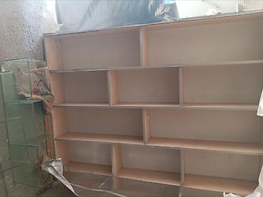divar ref: Açıq rəngli çoxbölməli rəf sistemi - Material: ağac/LDSP tipli panel — 2