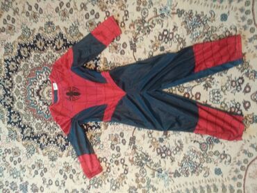 uşaqlar üçün mövsümi kostyumlar: Spiderman kostyumu 6-9 yas usaq ucun