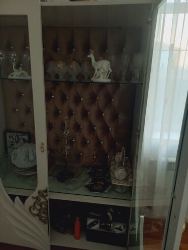 işlenmiş yataq mebelleri: İşlənmiş, Servant