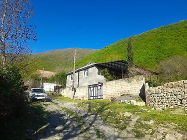 Həyət evləri və villaların satışı: Iki mərtəbəli ev satılır. ətraflı məlumat üçün əlaqə telefonuna zəng — 7