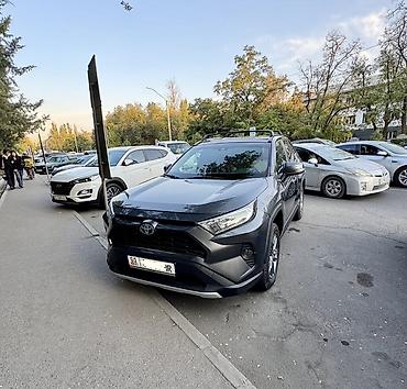 Toyota RAV4: 2019 г., Гибрид, Кроссовер