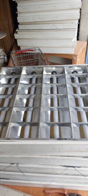 Aksesuarlar üçün vitrinlər: İşlənmiş, Pulsuz çatdırılma, Ödənişli çatdırılma — 2