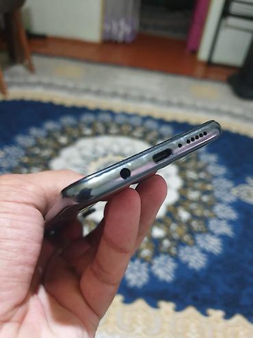 Digər mobil telefonlar: Smartfon – 6.5” təxmini tam ekranlı, ön kameranın ekranın yuxarı — 2