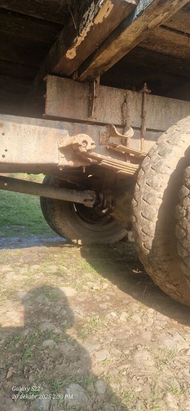 QAZ: QAZ : 4.2 l | 1983 il 290000 km Krossover — 4