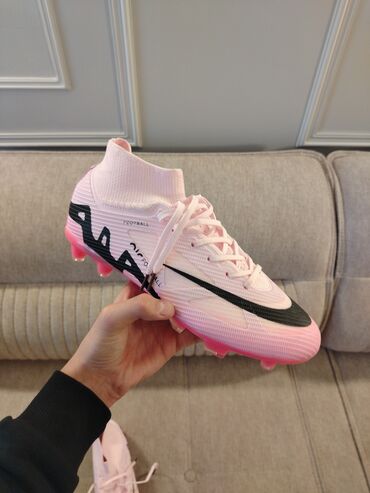 abdullayev fizika kitabi: Butslar Nike