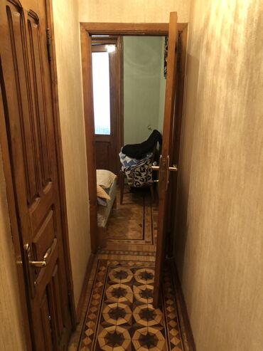 Köhnə tikili: Kiraye verilir otaq yoldasi lazimdi 2 nefer adam basi 200: 3 otaqlı — 7