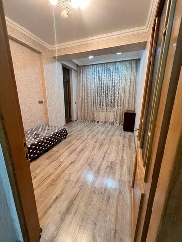 Uzunmüddətli kirayə mənzillər: İnşaatçılar metrosunun çıxışında, 14 mərtəbəli binanın 10-cu — 21