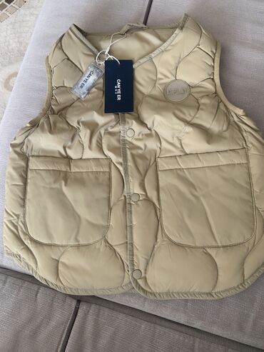 жилет альпака: Продаю детские куртки и жилетки, наполнитель пух. Легко стираются
