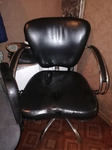 парикмахерское кресла: Парикмахерское кресло