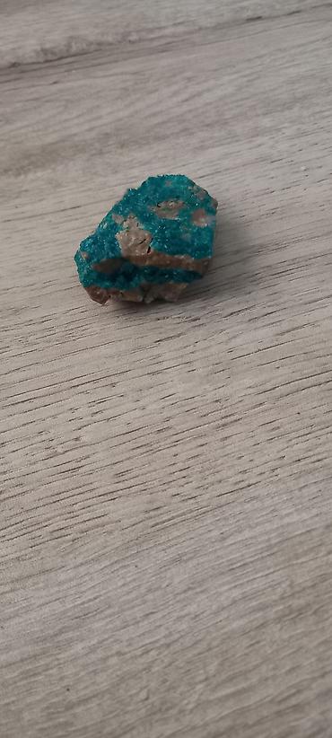 dekor vitrin: Mineral nümunəsi – mavi-yaşıl kristallı daş,Dioptaz - Parlaq — 1