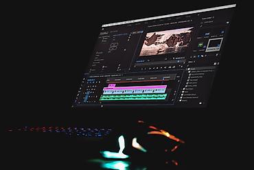 video operator vakansiya: Qrafik dizayner, 20 yaş, 3-5 illik təcrübə, Dəyişən qrafik — 1