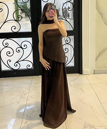 Qadın geyimləri: Qəhvəyi rəngdə zərif gecə/libas - Model: strapless (çiyinsiz), düz — 1