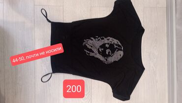 Футболки: Футболка, M (EU 38), L (EU 40), XL (EU 42)