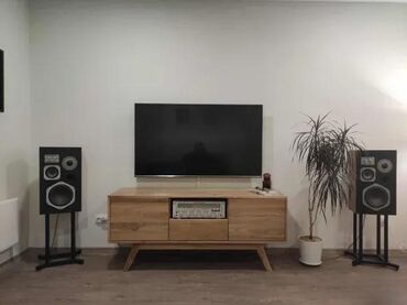 stilske komode za tv: TV komoda hrast masiv Komadni nameštaj od masivnog drveta, izrada