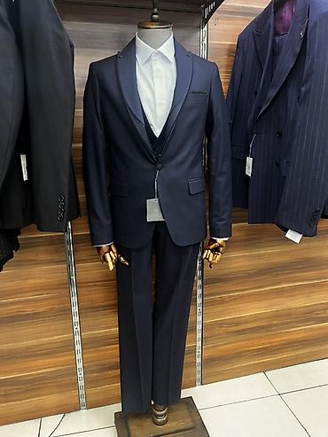 Костюмы: Связи с закрытием магазина продаются мужские манекены все манекены — 10