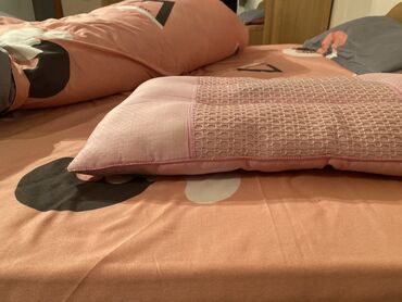 Постельное белье: Ортопедическая подушка в хорошем состоянии Также на аккаунте есть ещё
