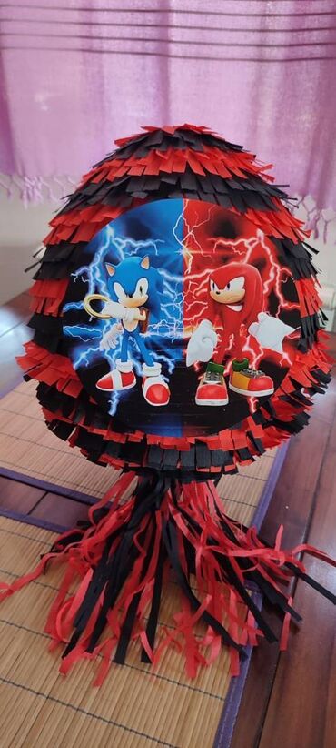 din su: Pinjata Plavi i Crveni Sonic :) Savrsen poklon za deciji rodjendan. U