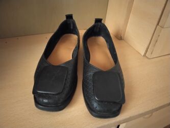 женские золотистые туфли: Туфли женские, в идеальном состоянии, почти новые. 40 размер, watsapp