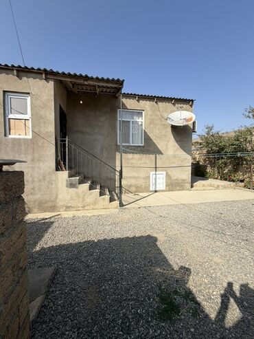 Həyət evləri və villaların satışı: 3 otaqlı, 81 kv. m, Orta təmir — 10