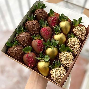 Кондитерские изделия, сладости: Сочнаяотборная клубника в бельгийском шоколаде дополняют друг друга — 4