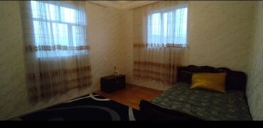 Otaqların uzunmüddətli kirayəsi: Geniş və işıqlı zal icarəyə təqdim olunur. Xüsusiyyətlər: - Açıq — 7