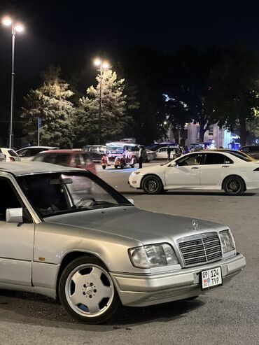 мерс 123 дизел: Автомобиль Mercedes-Benz E-класса в кузове W124 серебристого цвета. 3