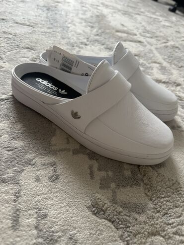 обувь сабо: Продаю мюли adidas покупала дочке в Катар Доха не подошел размер