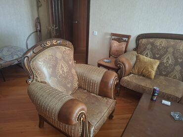 islemis divan: Klassik divan dəsti. 4500ə alınıb. İstəyən real müştərilər əlaqə