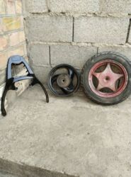 садовый измелчитель: Продаю запчасти для скутера диск покрышками 1800с/чорный диск