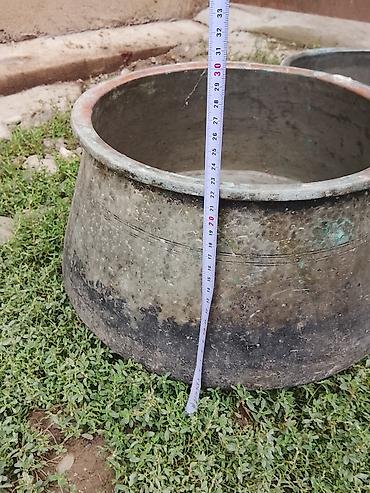 plov arabası: Böyük ölçülü mis qazananlar.3ədəd qazan müxtəlif ölçülərdə.Ən böyük — 10