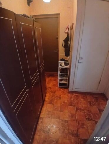 срочно продаётся 1 комнатная квартира в районе ошского рынка по улице молодая гвардия токтогула: 1 бөлмө, 33 кв. м, 105-серия, 7 кабат, Косметикалык ремонт