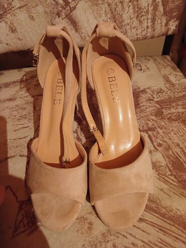 bench sandale: Sandals, 39