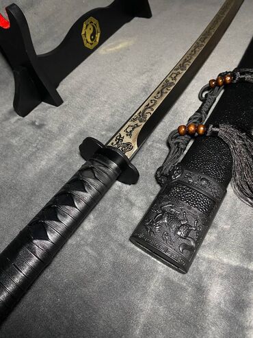 японские мечи: Катана Катана выполненна в японском стиле с красивой гравировкой на