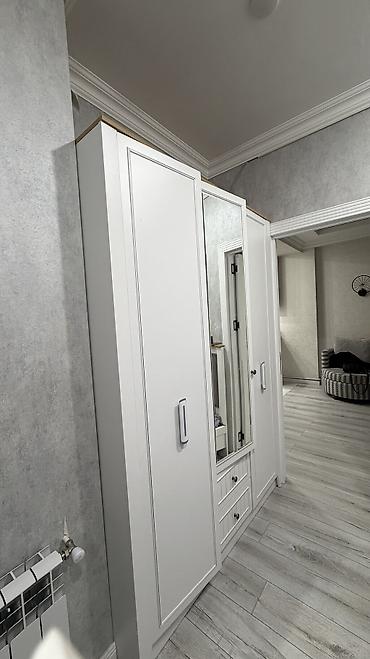 Ev üçün mebel: İşlənmiş, 3 qapılı, Güzgülü, Ağ, Taxta, Açılan, Düz dolab — 9