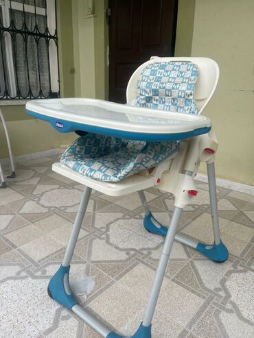 Gəzinti arabaları: Chicco usaq masasi .satilir 45 azn .kemeri var .funksiyalidir.oturaq