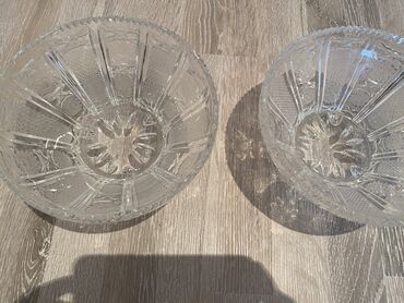 Masaüstü dəstlər: Kəsimli şüşədən ibarət masaüstü dəst. - 2 ədəd şüşə qab: dərin — 2