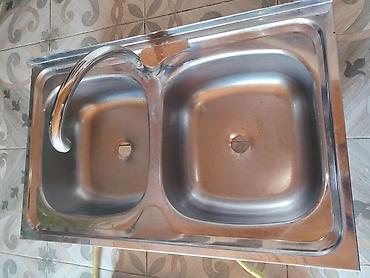 samovar 10 litre: Paslanmayan poladdan hazırlanmış iki gözlü mətbəx moykası. Modeldə — 1