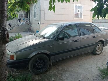 продам срочно машину: Volkswagen Passat: 1989 г., 1.8 л, Механика, Бензин, Седан