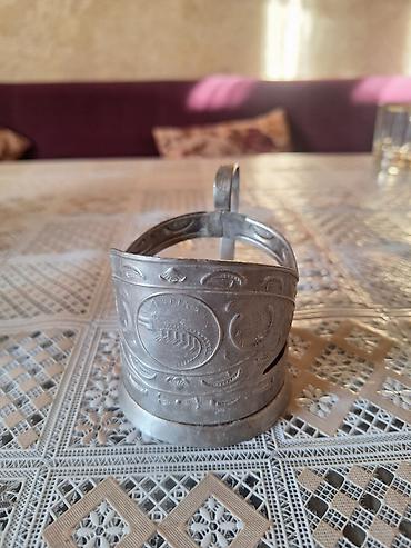 generator aksa: Metaldan hazırlanmış çay stəkanı üçün podstakan. - Material: qəliz — 2